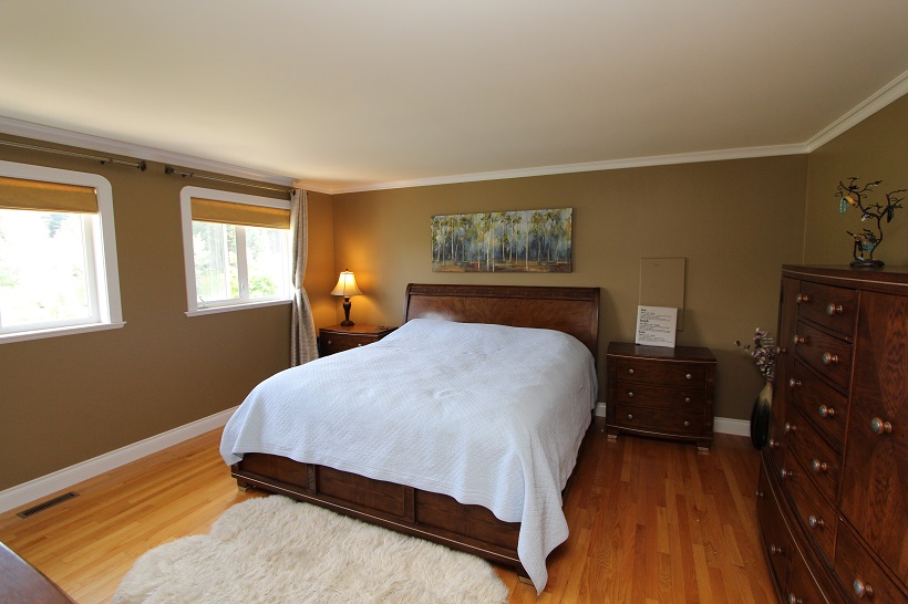 13-master-bedroom-country-home