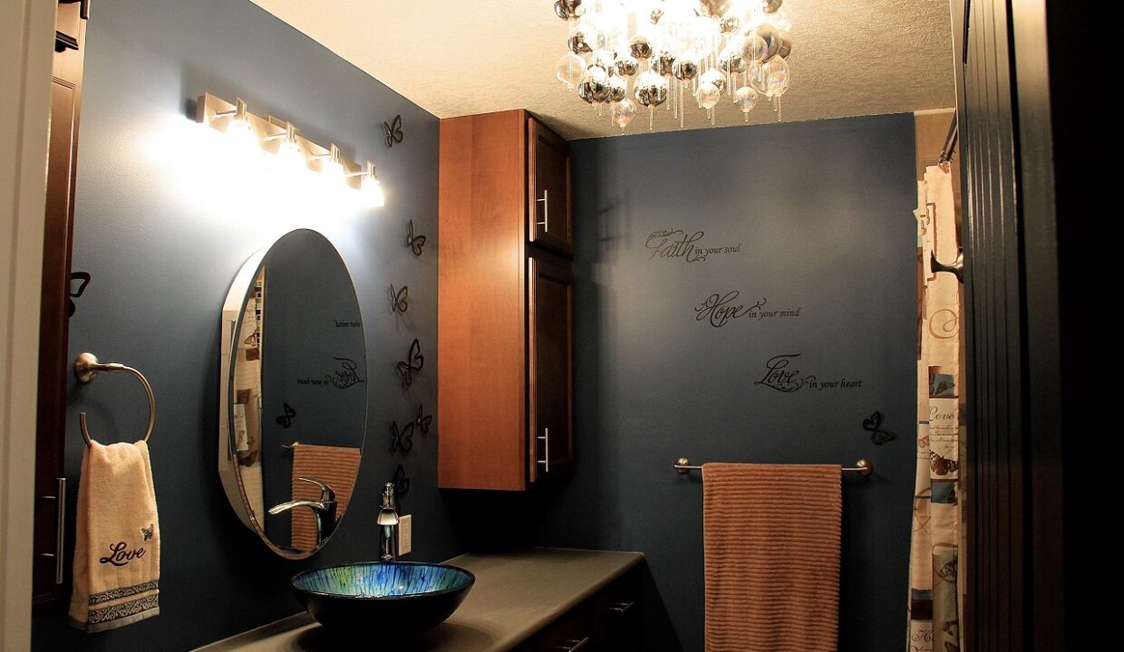 6-bathroom-en-suite-blue-modern-design-Copy
